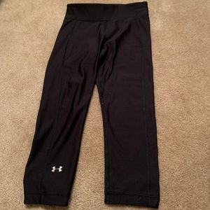Under armor black cropped leggings